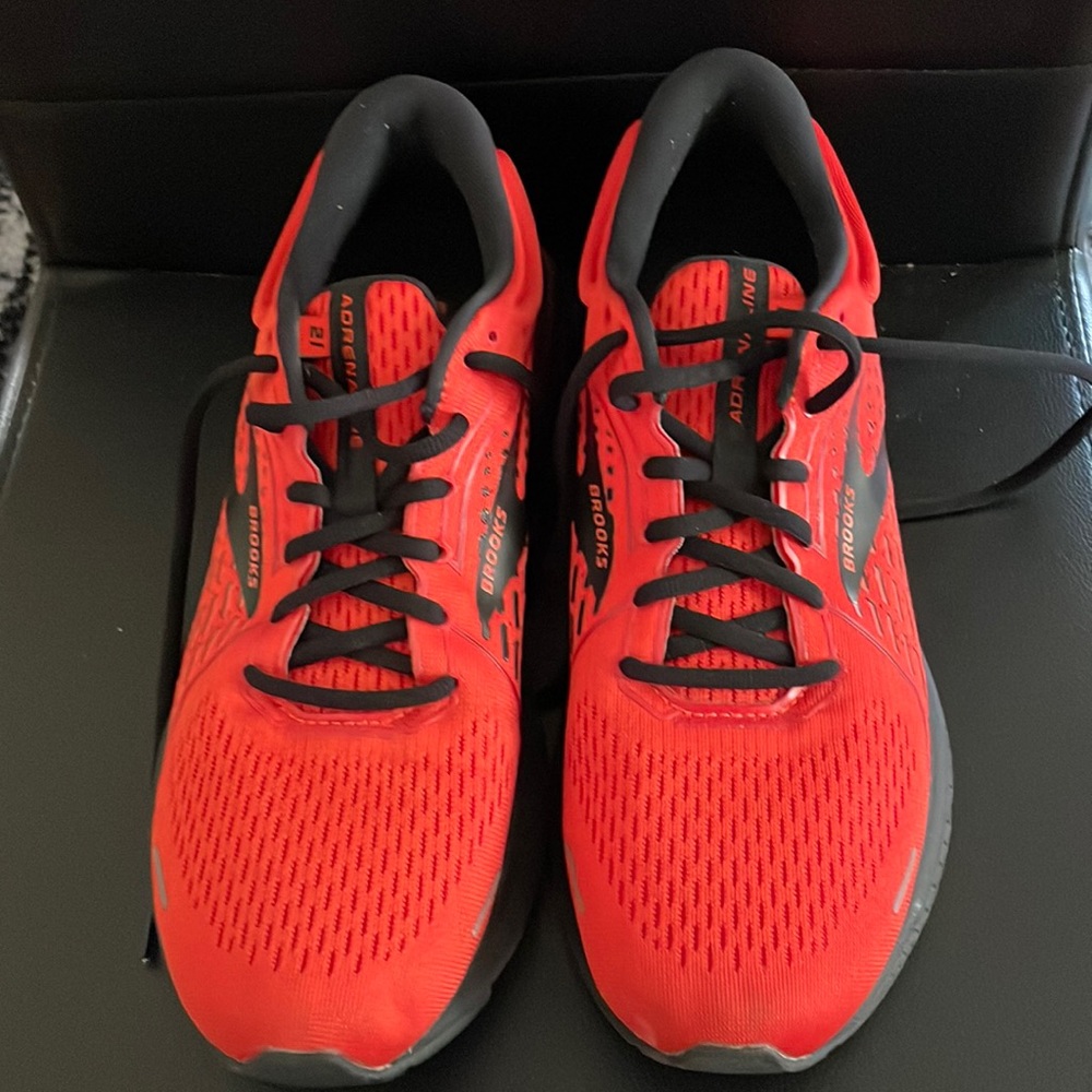 Mens Brooks running sneakers